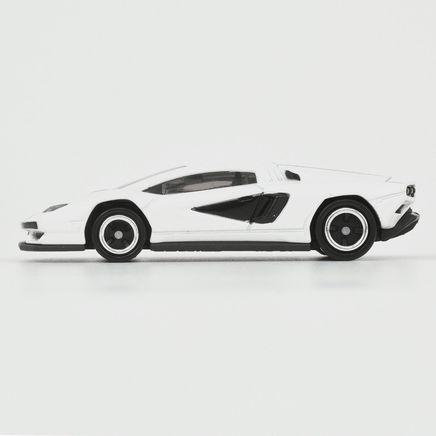 TOMICA - No.74 Lamborghini Countach LPI 800-4 (White) - 1:64 Scale