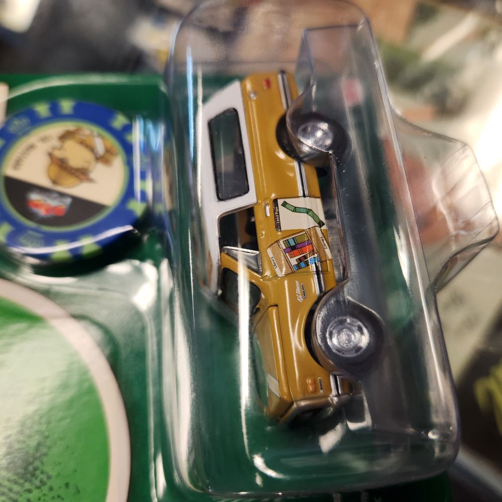 Johnny Lightning - 2022 Pop Culture R2 - 1970 Chevrolet Blazer