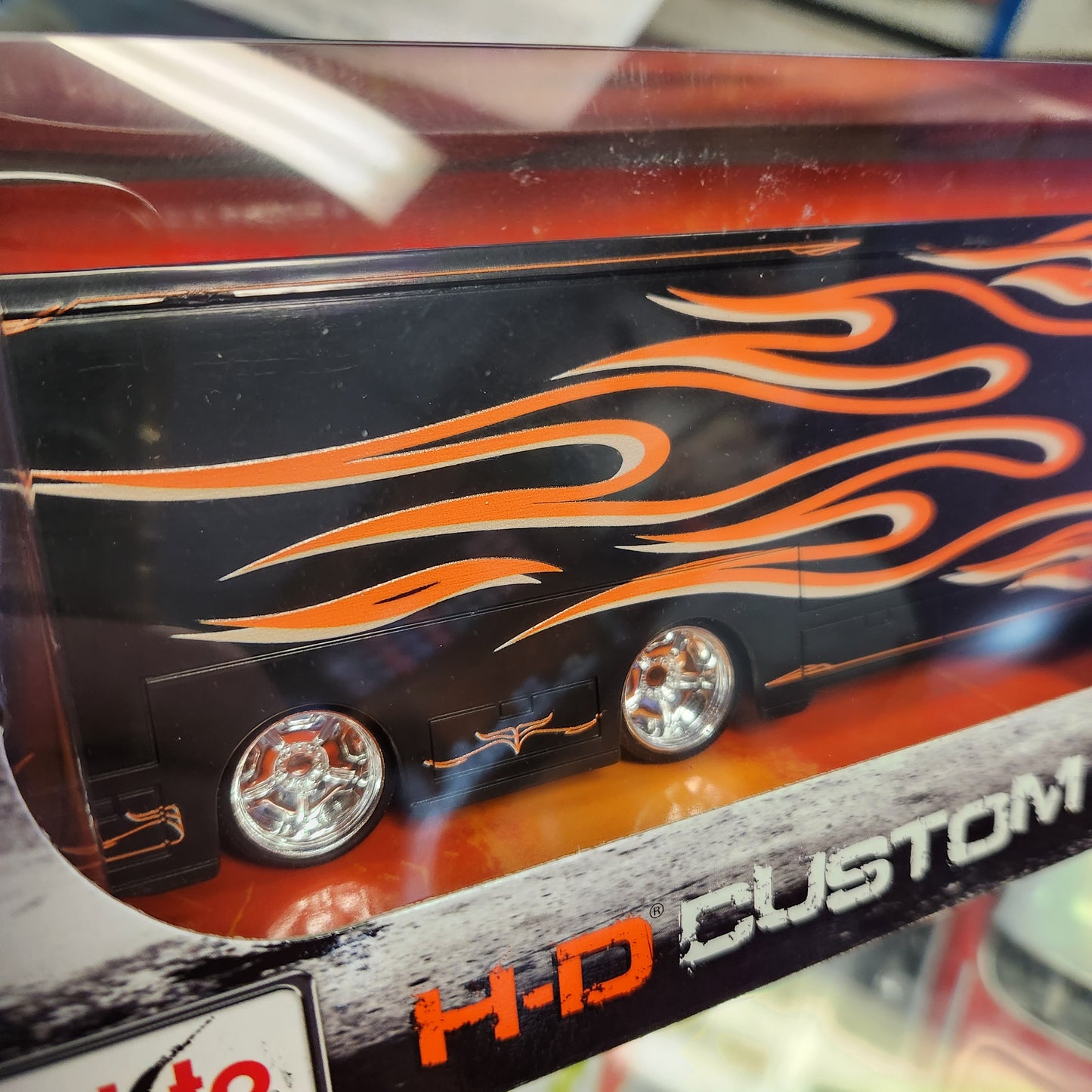 Maisto - 'Harley Davidson' Custom Haulers (Black with Orange Flames)