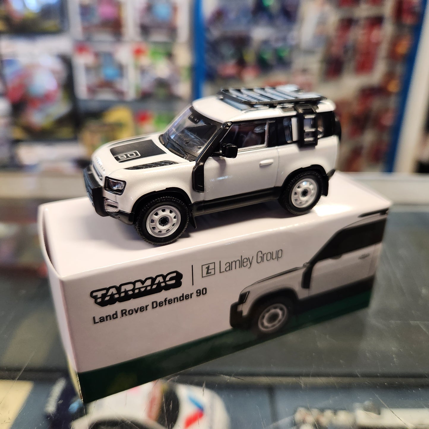 Tarmac Works - Land Rover Defender 90 White Metallic - Lamley