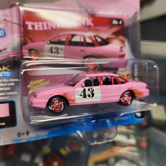 Johnny Lightning - 2023 Street Freaks R1 Vers. A - 1997 Ford Crown Victoria