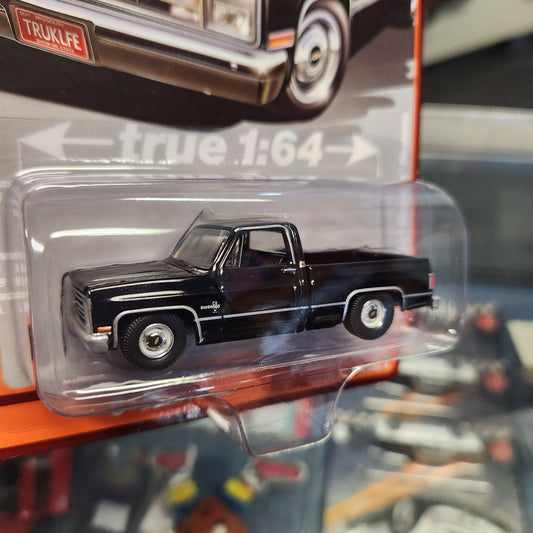 Auto World - 2023 R2 Vers. A Premium Series - 1985 Chevy Silverado Fleetside - Black