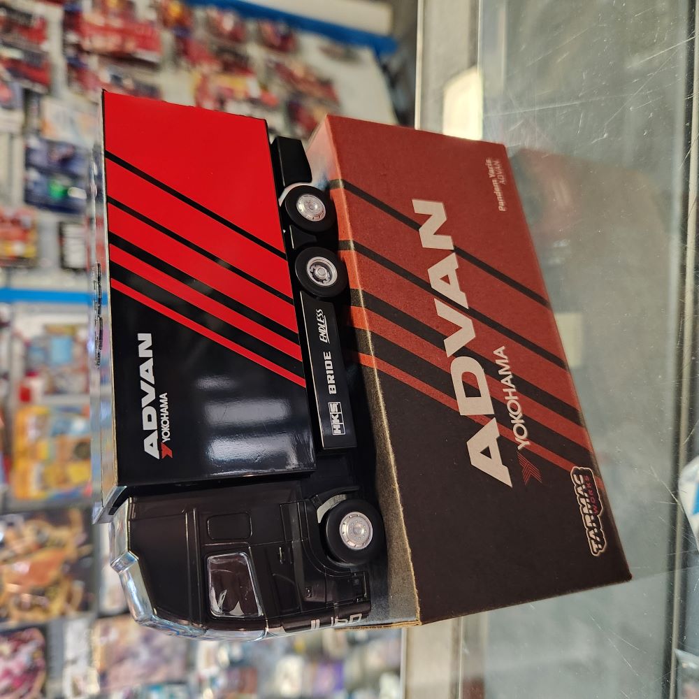 Tarmac Works - Pandem Yaris Advan - With Truck Packaging