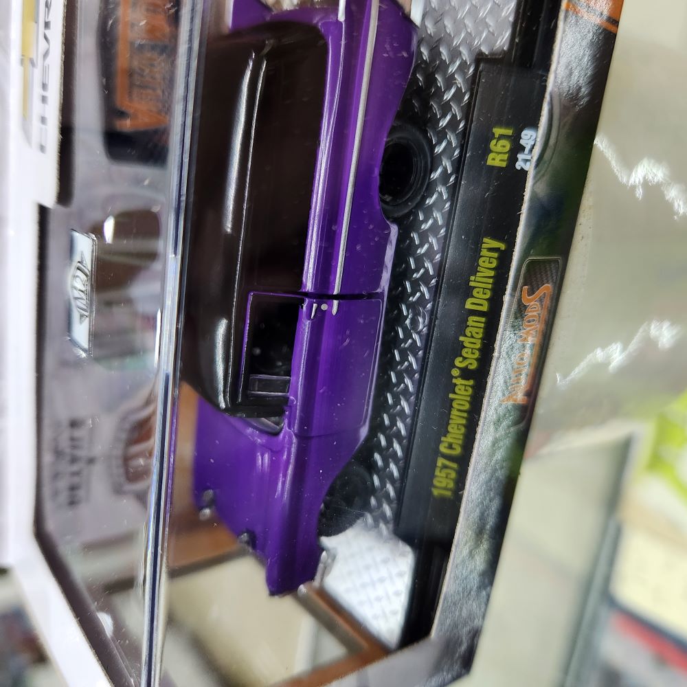 M2 Machines - 'Auto-Thentics' Mix 61 - 1957 Chevrolet Sedan Delivery