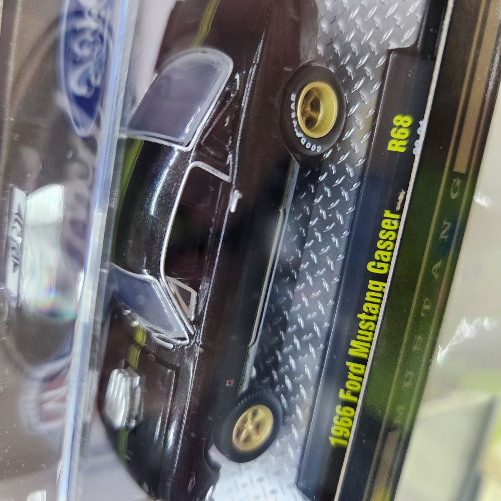M2 Machines - 'Auto-Thentics' Mix 68 - 1966 Ford Mustang Gasser