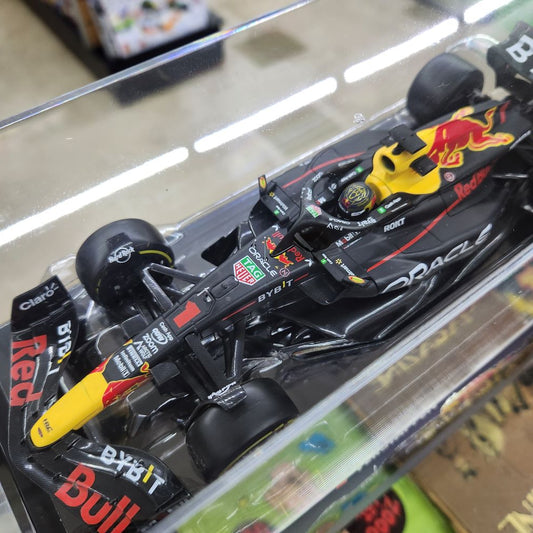 Bburago - 2023 Oracle Red Bull Racing RB19 - #1 Max Verstappen Champion 1:24 Scale