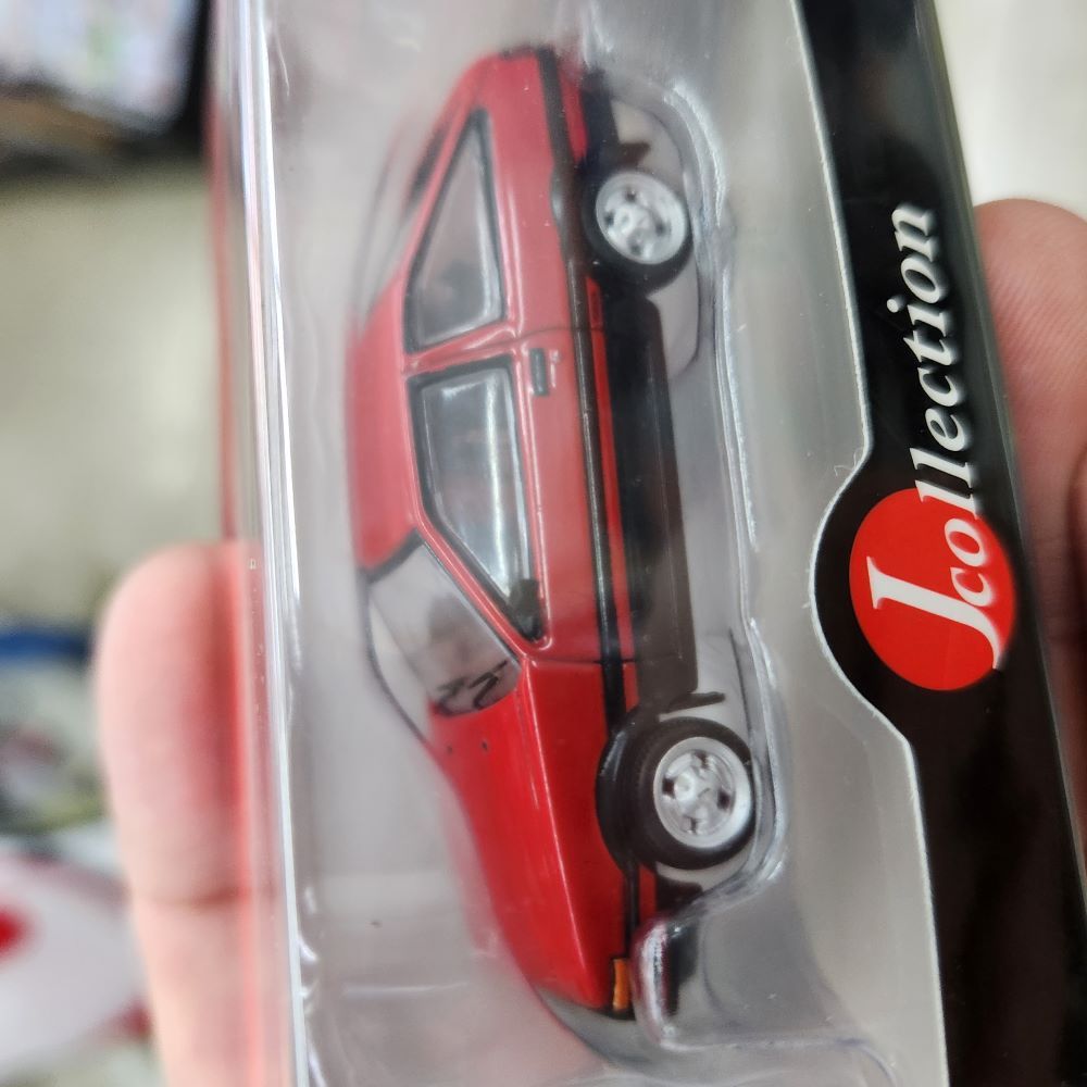 Tarmac Works - Toyota Sprinter Trueno (AE86) - Red/Black