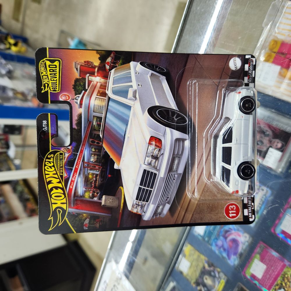 Hot Wheels Premium - Boulevard #113 - Mercedes-Benz E 36 AMG