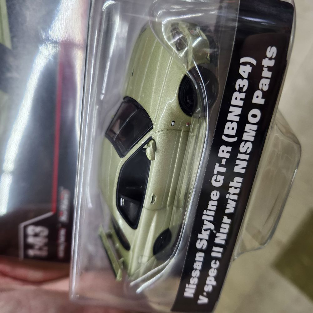 Hot Wheels Premium - Nissan Skyline GT-R (R34) V.spec II - 1:43 Scale