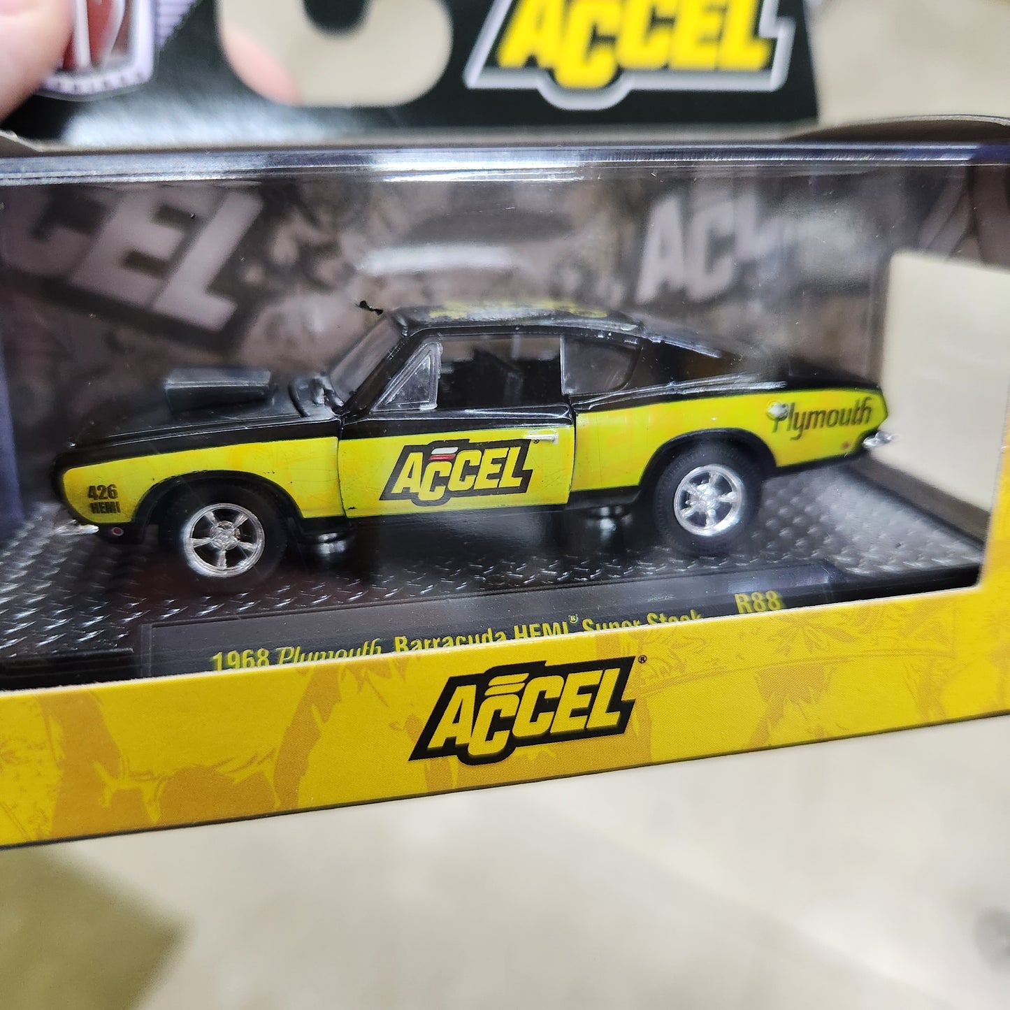 M2 Machines - 'Auto-Thentics' Mix 88 - 1968 Plymouth Hemi Super Stock