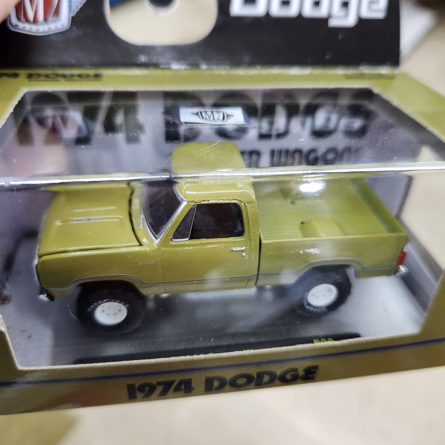 M2 Machines - 'Auto-Thentics' Mix 92 -1974 Dodge W200 Power Wagon