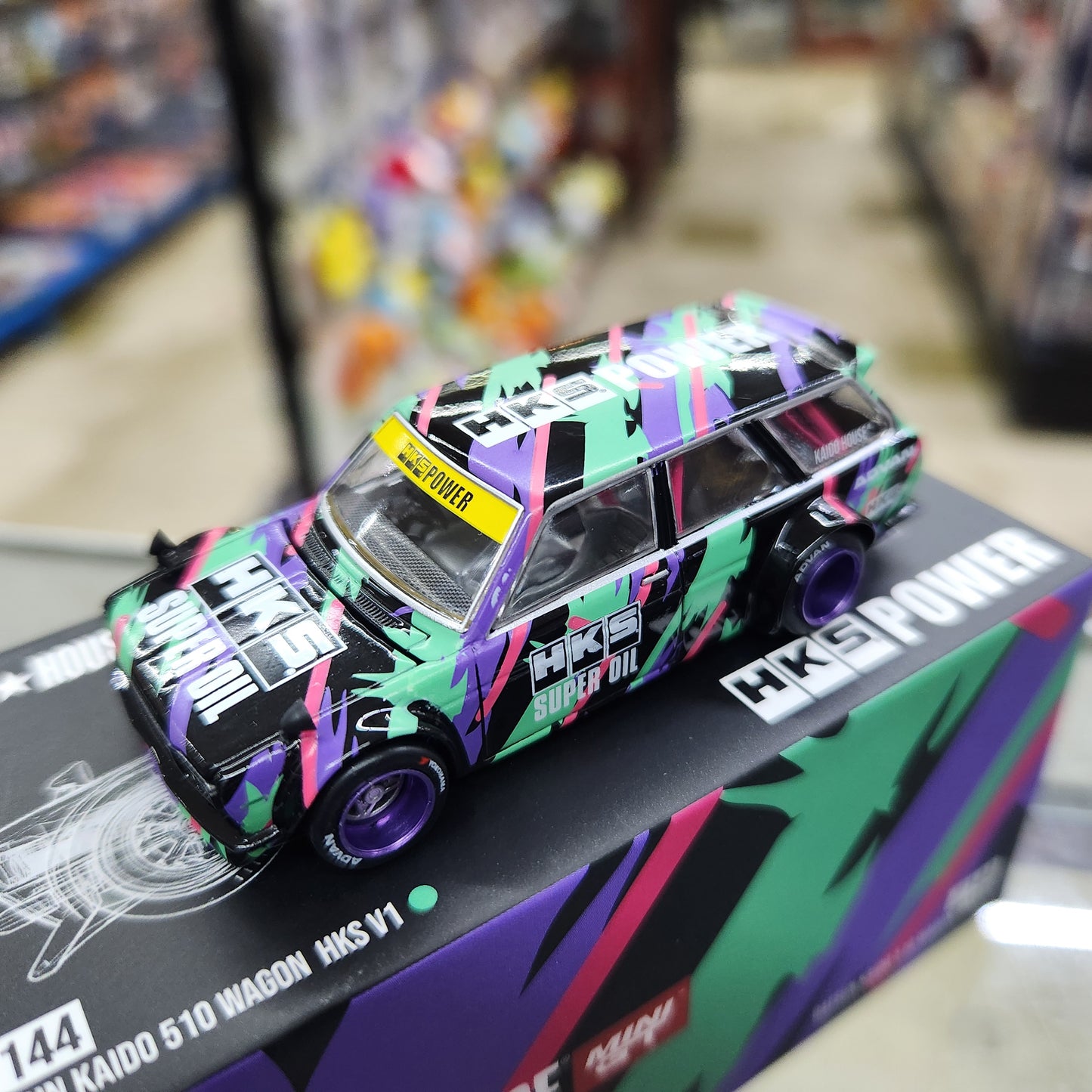 MiniGT - Kaido House Datsun 510 Wagon 'HKS' V1