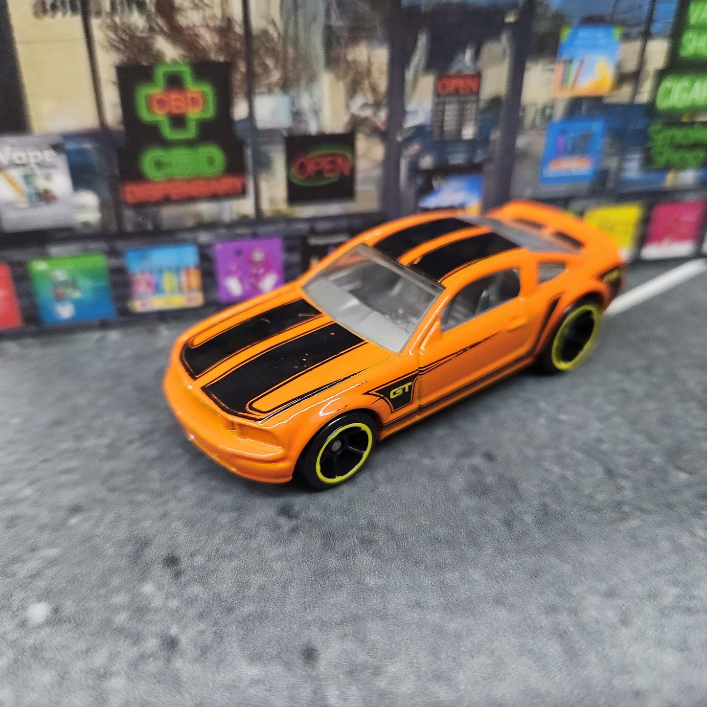 Uncarded - Hot Wheels - 2005 Ford Mustang GT (Orange/Black) - 1:64 Scale