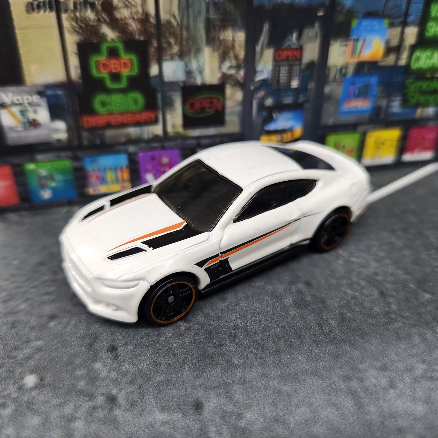 Uncarded - Hot Wheels - 2015 Ford Mustang GT Fastback - 1:64 Scale