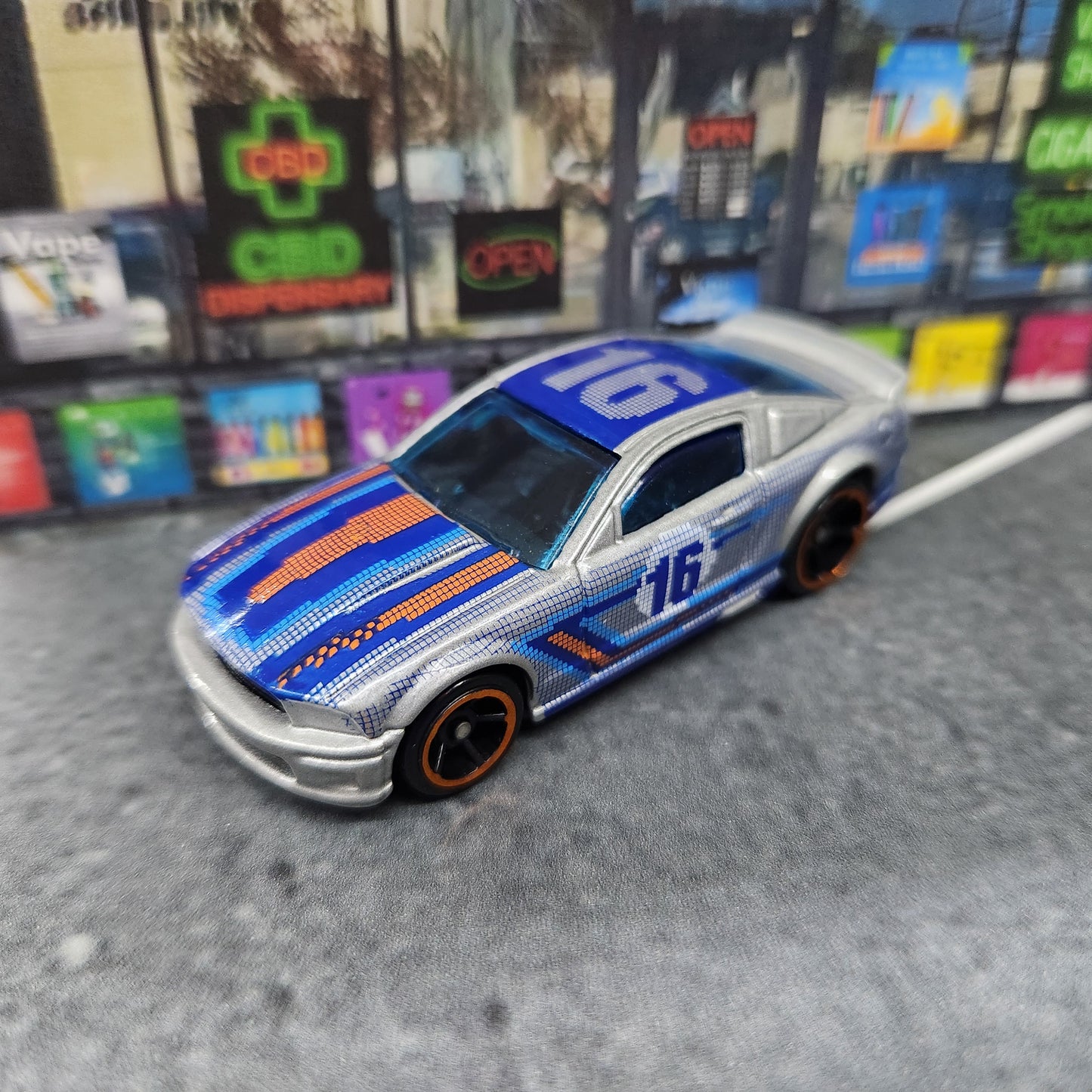 Uncarded - Hot Wheels - 2007 Ford Mustang #16 - 1:64 Scale
