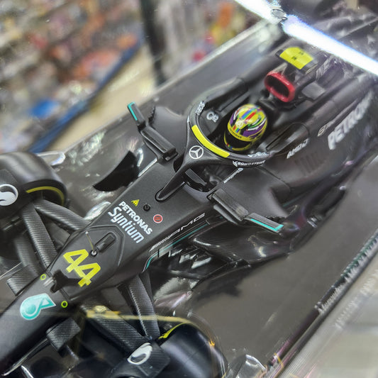 Bburago - 2023 F1 Mercedes W14 with Driver - #44 Lewis Hamilton - 1:24 Scale