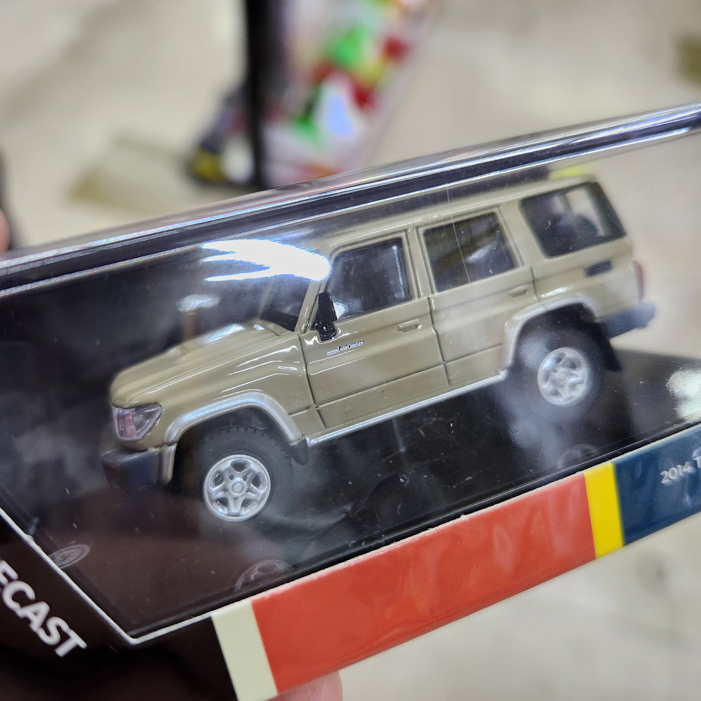 Para64 - Toyota Land Cruiser 76 (Sandy Taupe) - 1:64 Scale