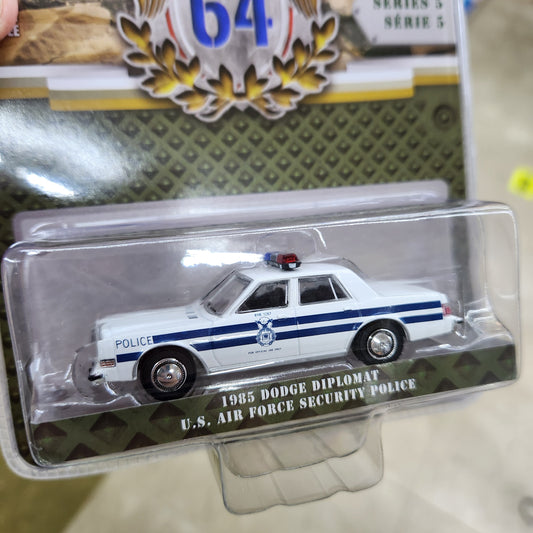 Greenlight - Battalion 64 Series 5 - 1985 Dodge Diplomat 'U.S Air Force' - 1:64 Scale