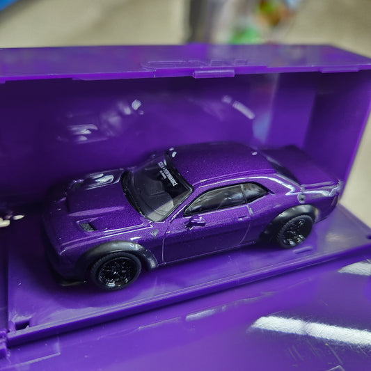 Tarmac Works - Dodge Challenger SRT Hellcat with Truck Special Edition