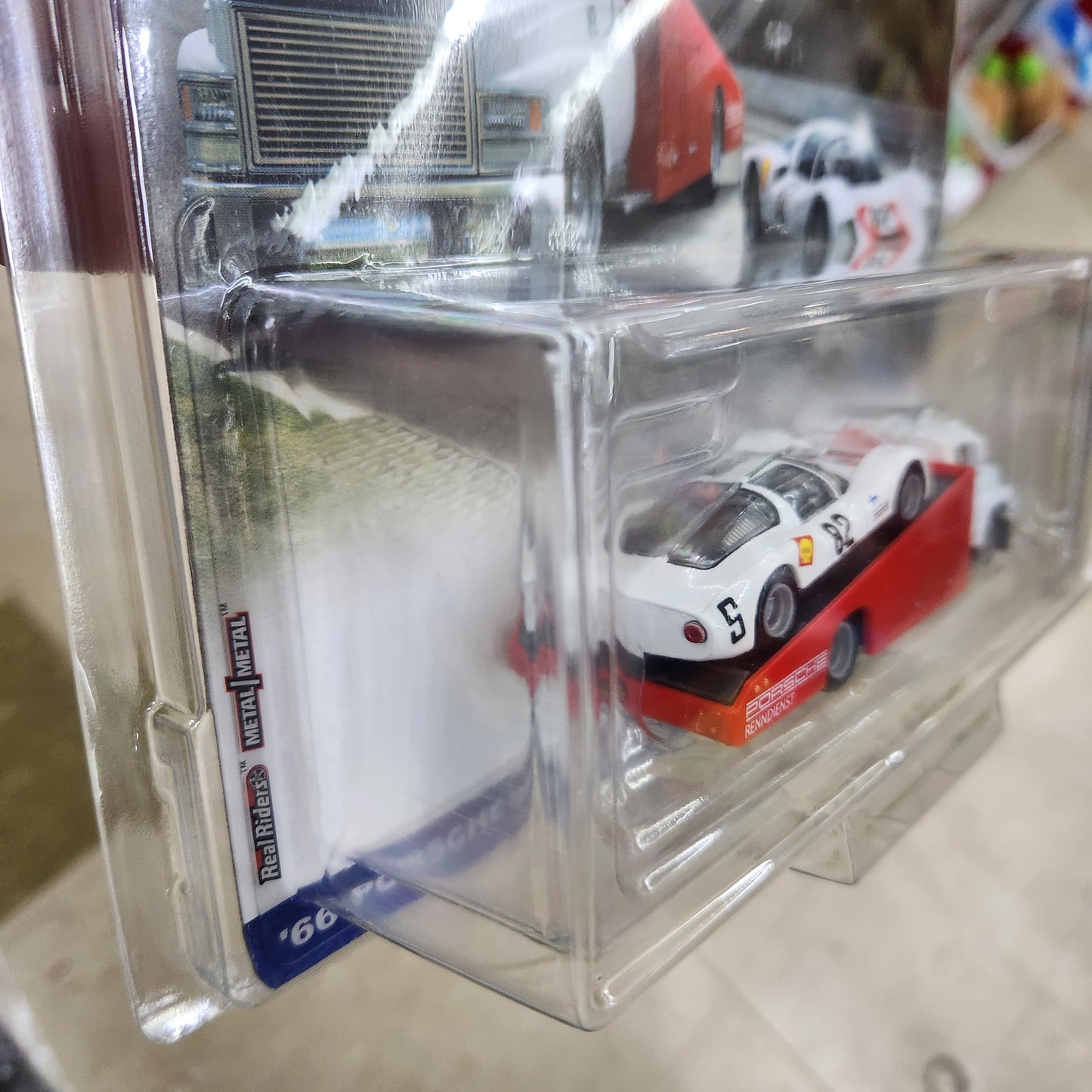 Hot Wheels - Team Transport - Clam Shell Display/Storage Protector Box