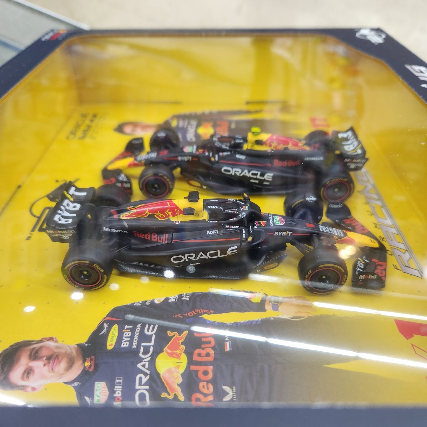 Bburago - 2024 Red Bull Racing RB20 F1 (2 Car Gift Pack) - 1:43 Scale