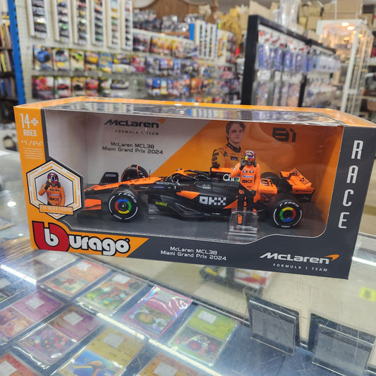 Bburago - 2024 McLaren F1 MCL38 - With #81 Oscar Piastri Figurine - 1:24 Scale