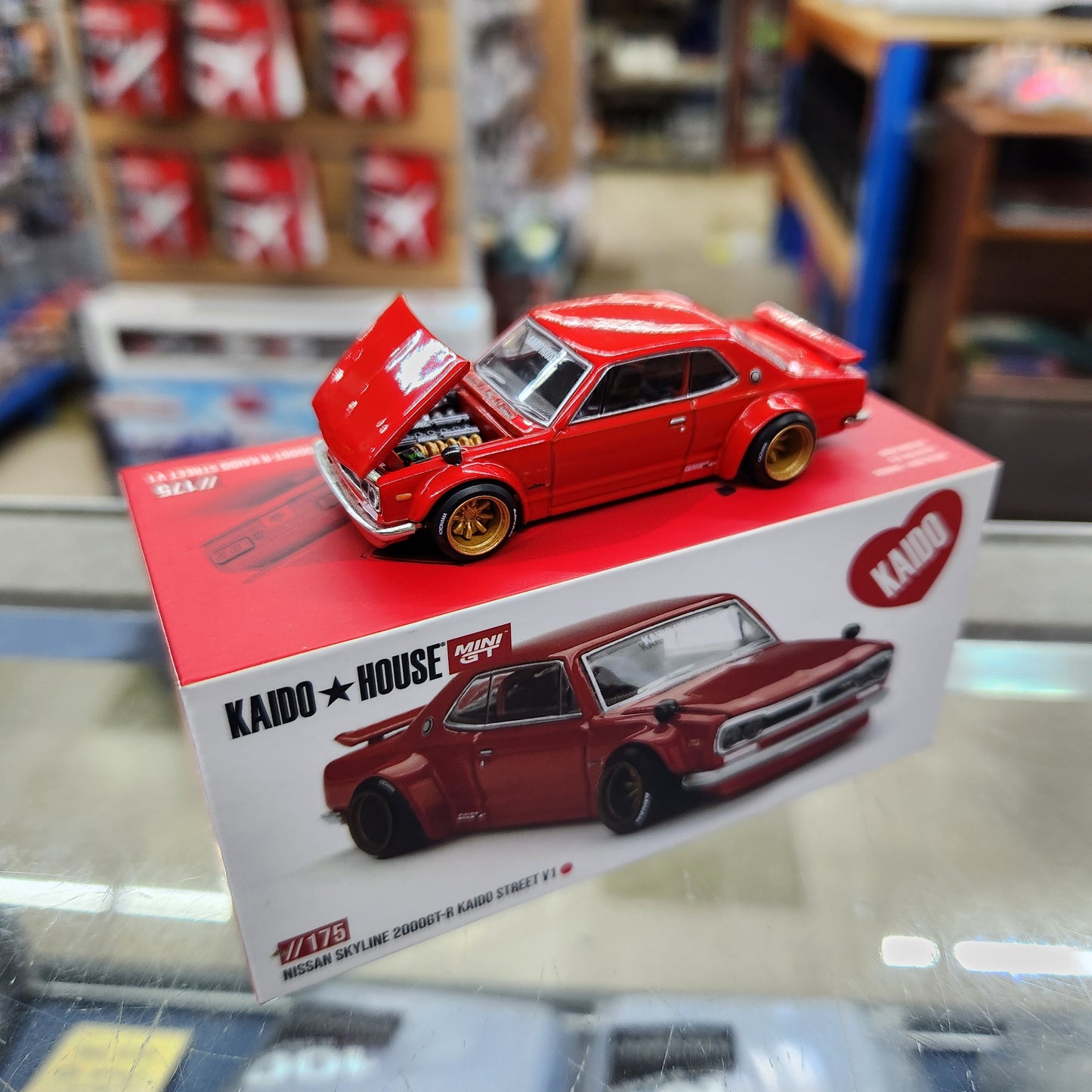 MiniGT - Nissan Skyline 2000GT-R (KPGC10) Kaido Street V1