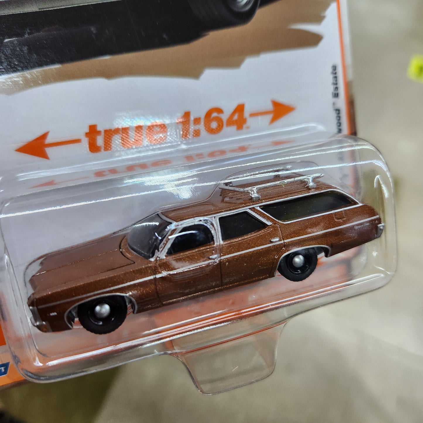 Auto World - 2024 R3 Vers. A Premium Series - 1970 Chevy Kingswood Estate