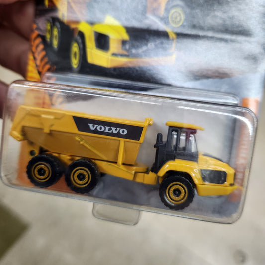 Majorette - Volvo Construction - Volvo Truck Hauler - 1:64 Scale