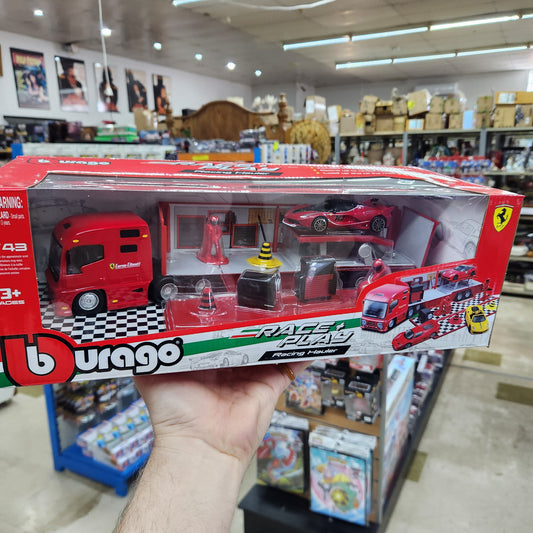 Bburago - Ferrari Race & Play - Ferrari Racing Hauler with Car & Accessories - 1:43 Scale