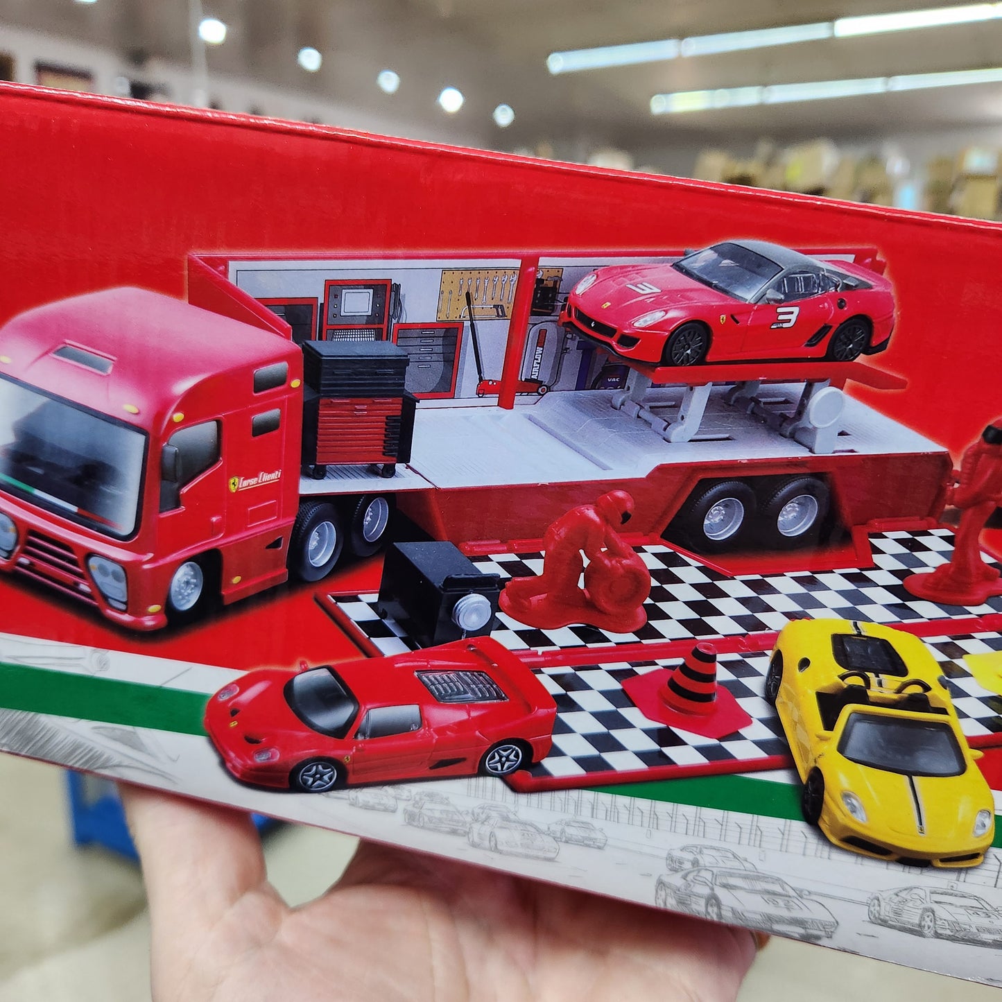 Bburago - Ferrari Race & Play - Ferrari Racing Hauler with Car & Accessories - 1:43 Scale