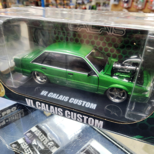 DDA - Holden VL Supercharged Calais (Osiris Green) - 1:24 Scale