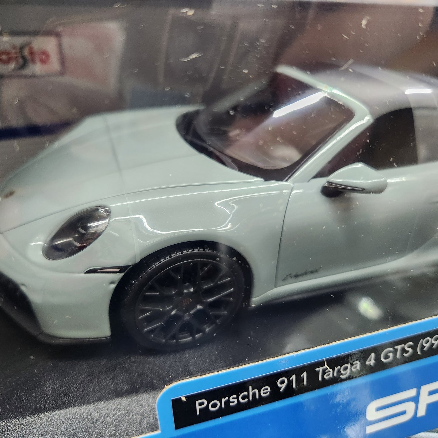 Maisto - Special Edition - Porsche 911 Targa 4 GTS (992) (Shade Metallic Green) - 1:18 Scale