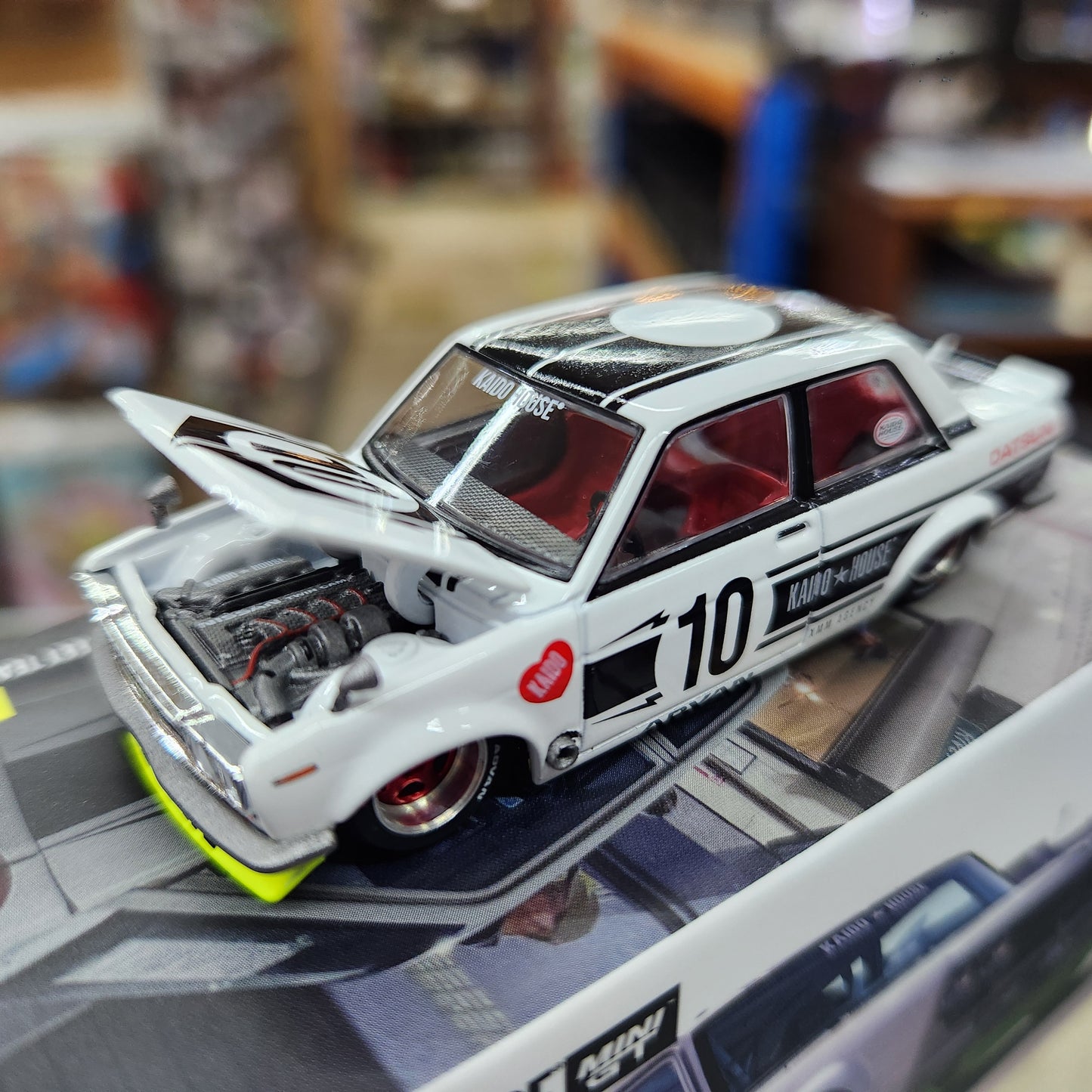 MiniGT - Datsun 510 Street Team XMM Kaido V1
