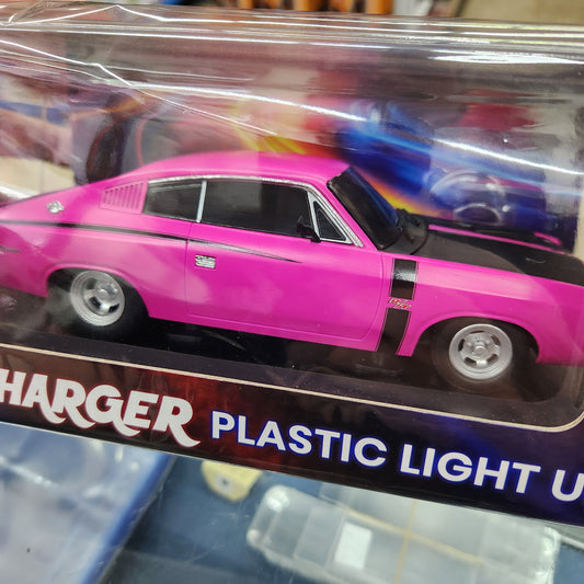 DDA - Valiant E38 Charger (Pink) - Light Up - 1:24 Scale