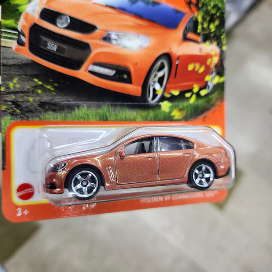 Matchbox - Holden VF Commordore SSV (Orange) - Long Card