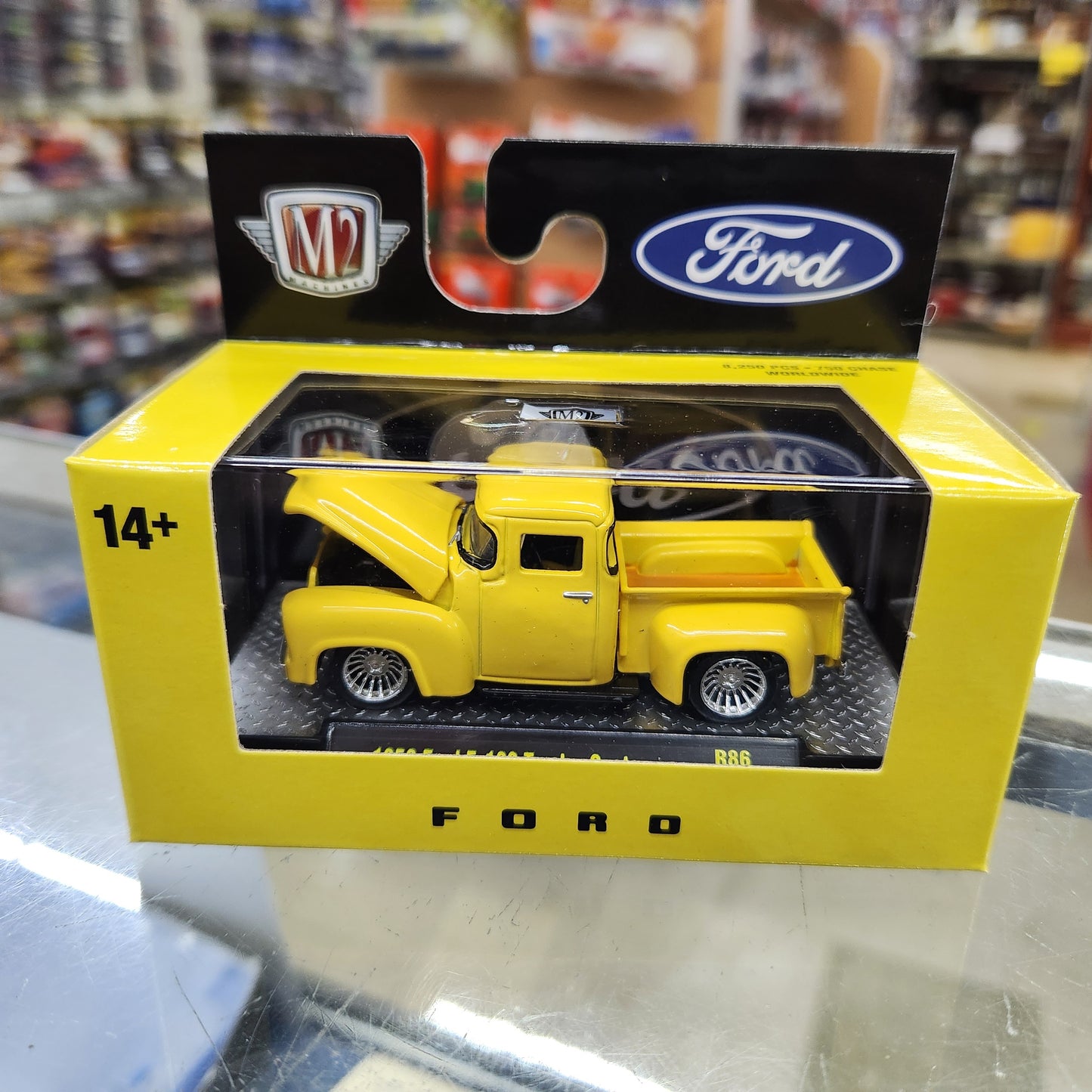 M2 Machines - 'Detroit Muscle' Mix 86 - 1956 Ford F-100 Pick-up Truck (Yellow)