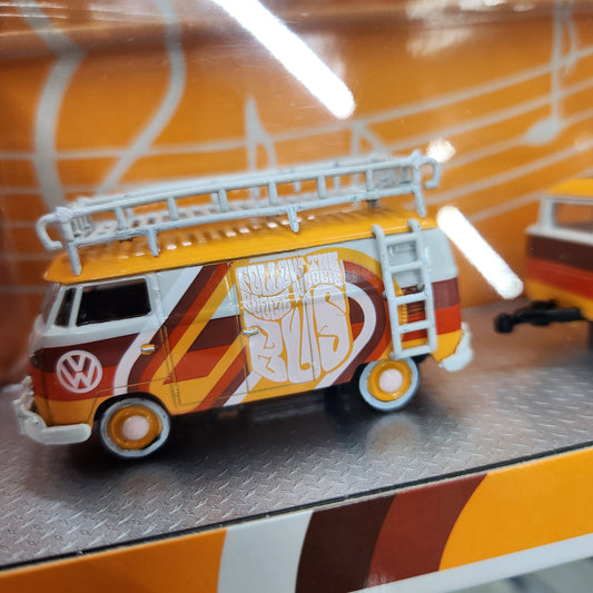 M2 Machines - 'Auto-Haulers' Mix 90 - 1960 VW Delivery Van + 1953 VW Beetle Deluxe
