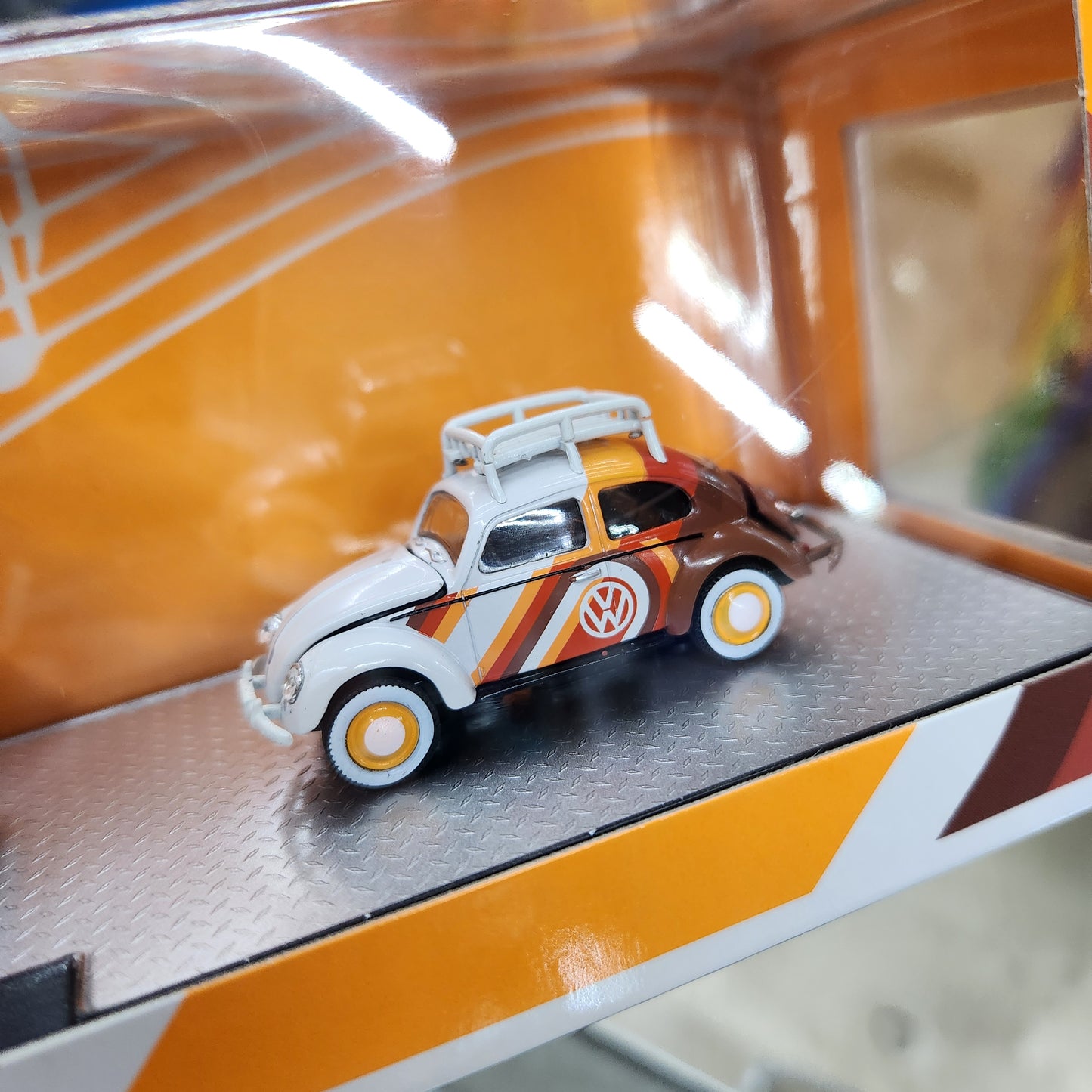 M2 Machines - 'Auto-Haulers' Mix 90 - 1960 VW Delivery Van + 1953 VW Beetle Deluxe
