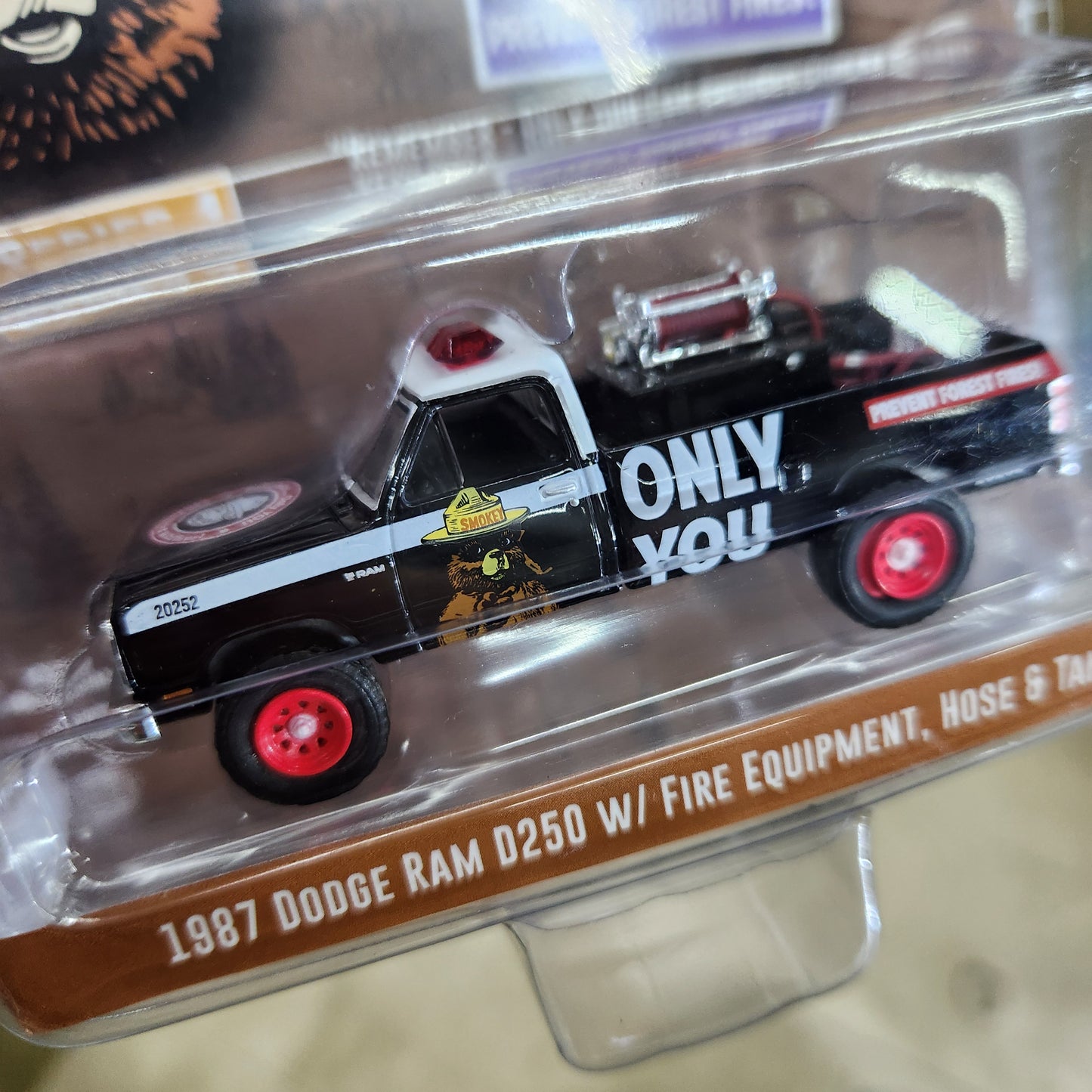 Greenlight - 'Smokey Bear' Series 4 - 1987 Dodge RAM D250 with Fire Equipment