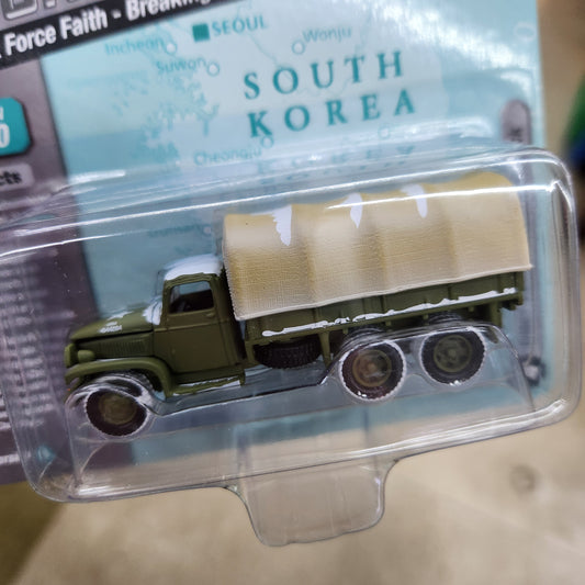Johnny Lightning - 2023 Military R1 Ver A - GMC CCKW 2 1/2-ton 6x6 Truck