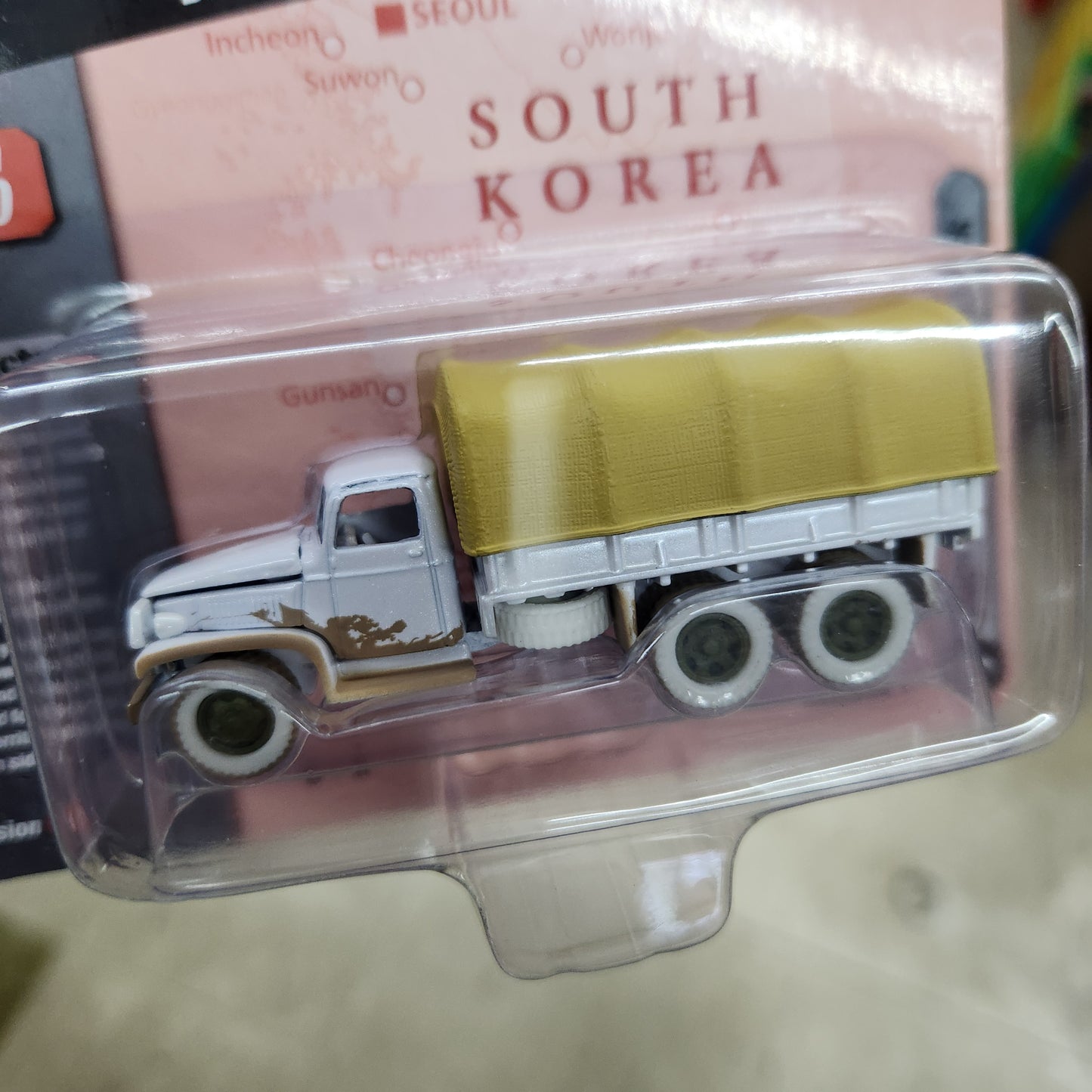 Johnny Lightning - 2023 Military R1 Ver B - GMC CCKW 2 1/2-ton 6x6 Truck