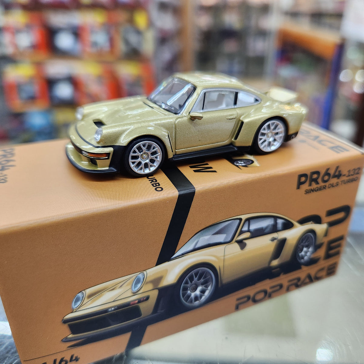 Pop Race - Singer DLS Turbo Study (Gold) - 1:64 Scale
