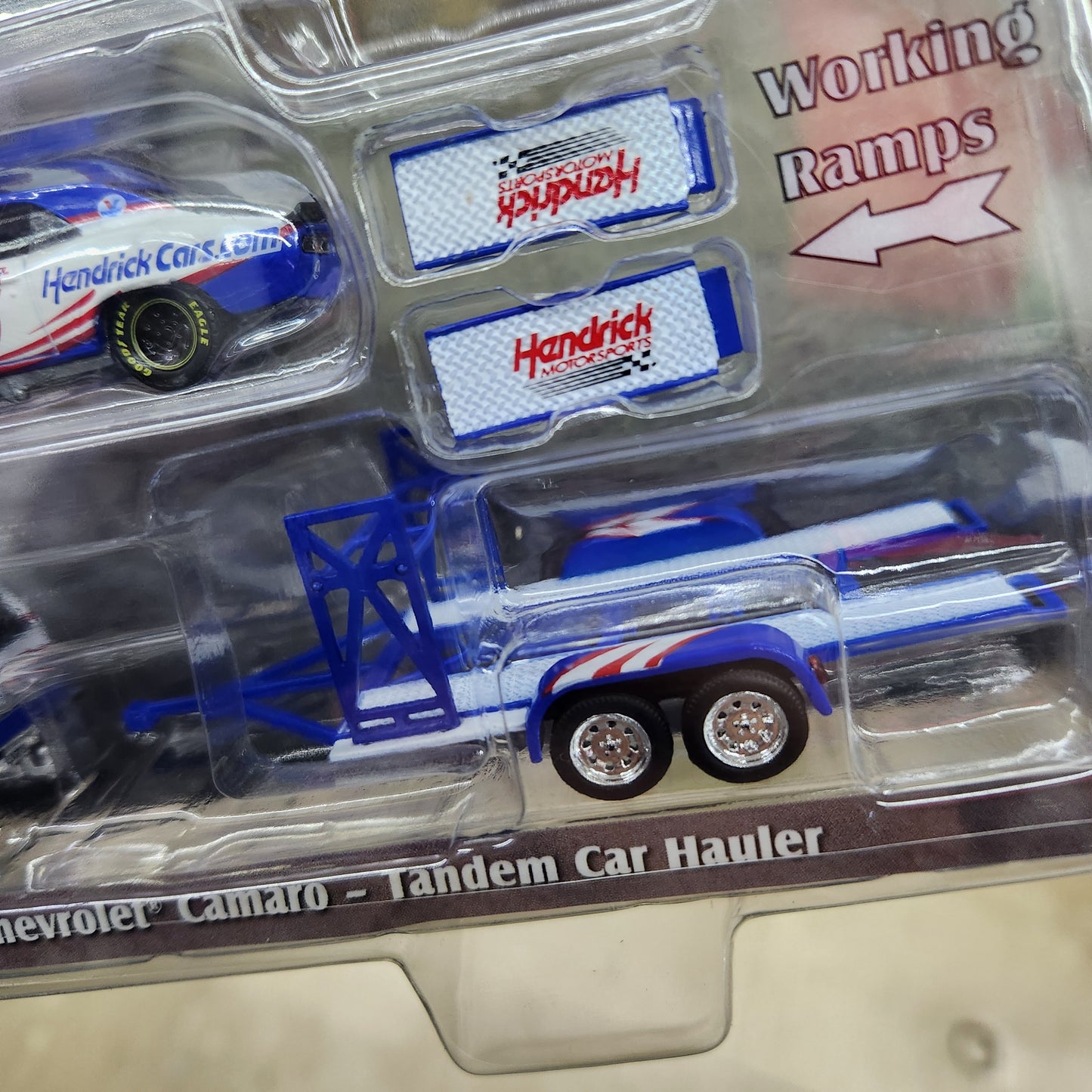 Greenlight - Racing 'Hitch & Tow' Series 6 - 1969 Chevy Camaro & 1985 Chevy K5 Blazer'Henricks Motorsport' with Trailer