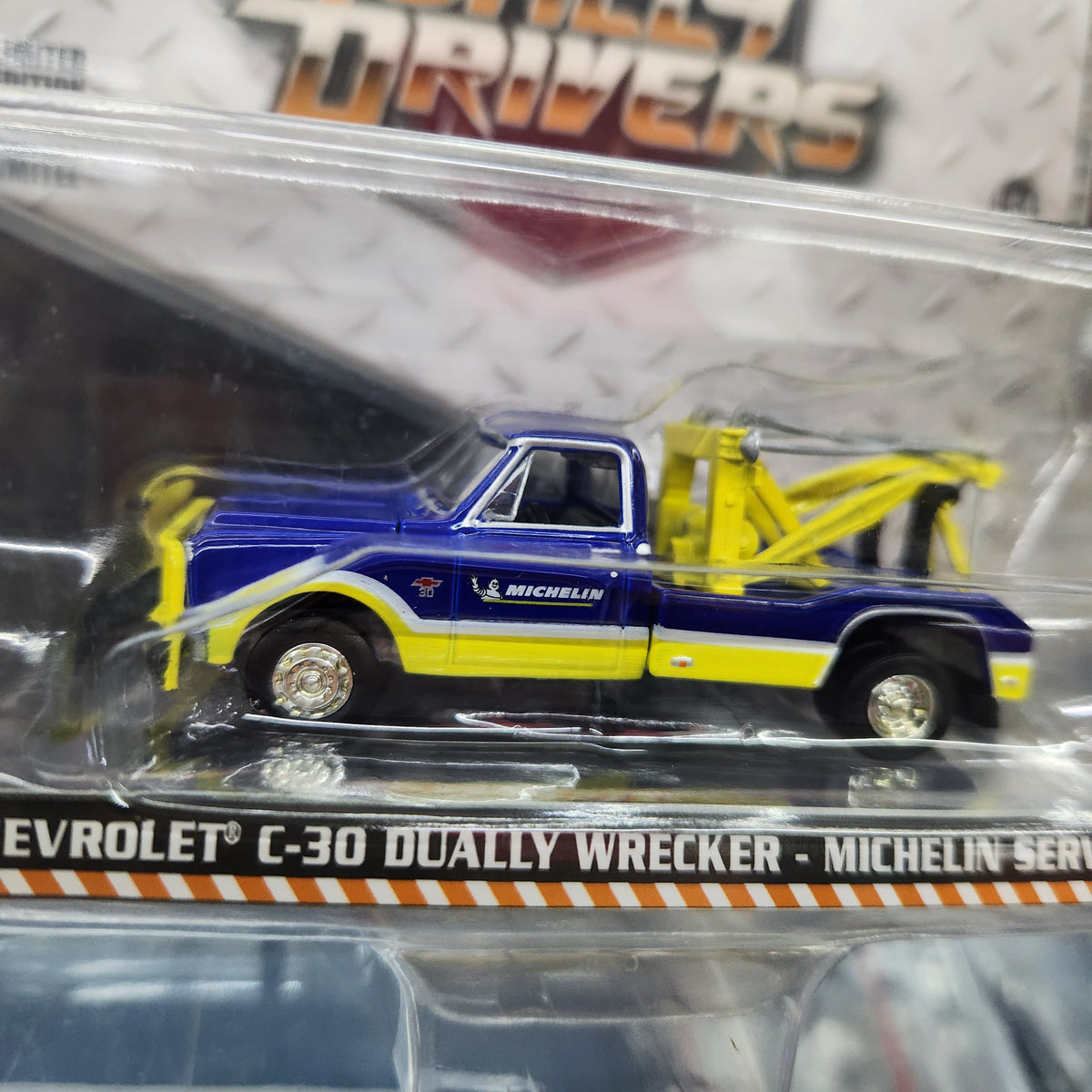 Greenlight - Dually Drivers Series 11 - 1967 Chevrolet C-30 Dually Wrecker 'Michelin Service Center'