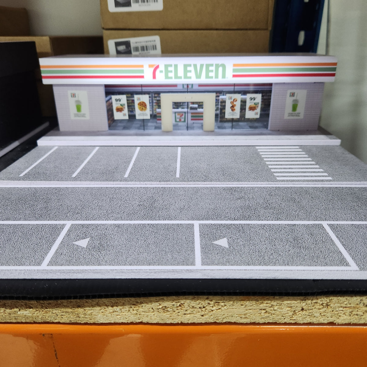 Moreart - 7-Eleven Diorama (Battery Operated) - 1:64 Scale