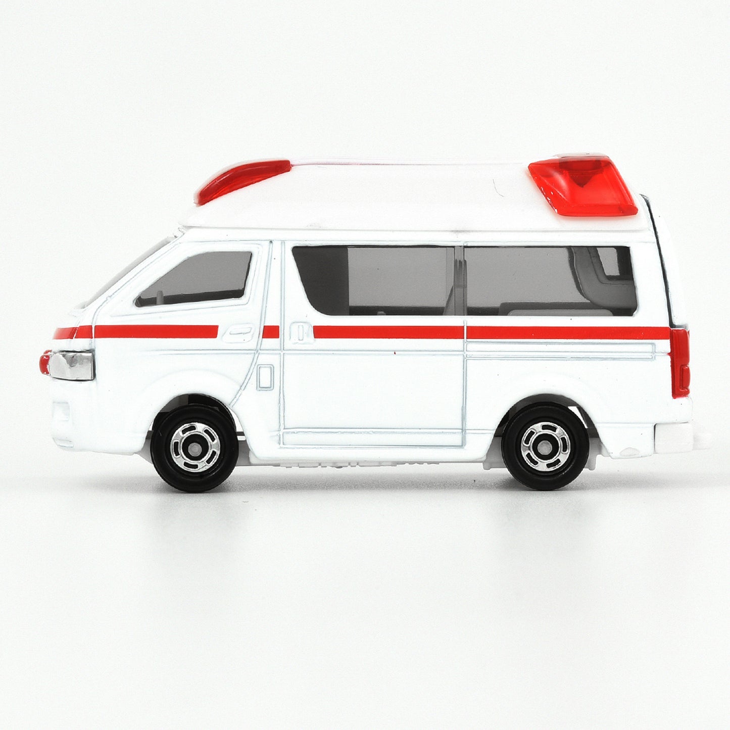 TOMICA - No.79 Toyota HiMedic Ambulance - 1:64 Scale