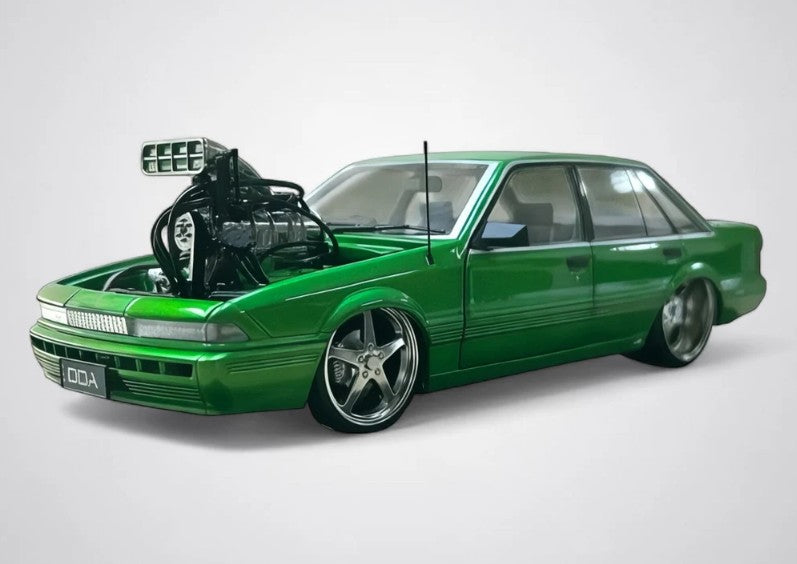 DDA - Holden VL Supercharged Calais (Osiris Green) - 1:24 Scale