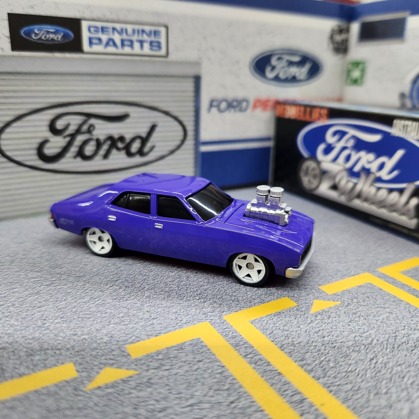 Oz Wheels - RedBellies (R1) - Ford XC Falcon Sedan 'Blown' (Purple) - 1:64 Scale