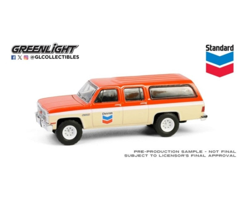 Greenlight - Chevron Special Edition Series 1 - 1988 GMC Suburban Sierra Classic C10 - 1:64 Scale